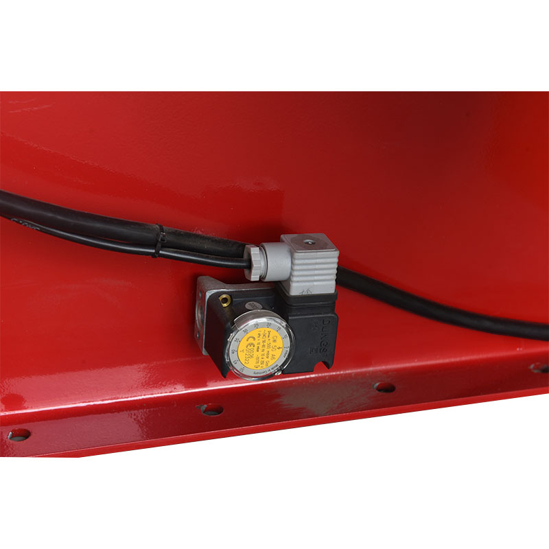 How does a split gas burner achieve precise gas flow regulation to meet different operating conditions?